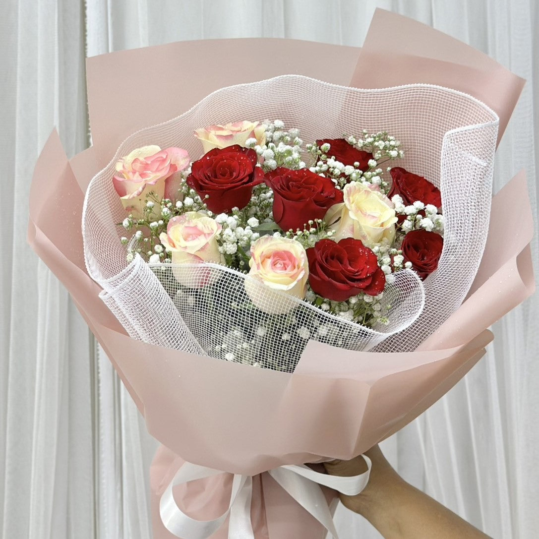 "Candy Kiss" Bouquet of 10 Red and Pink Roses