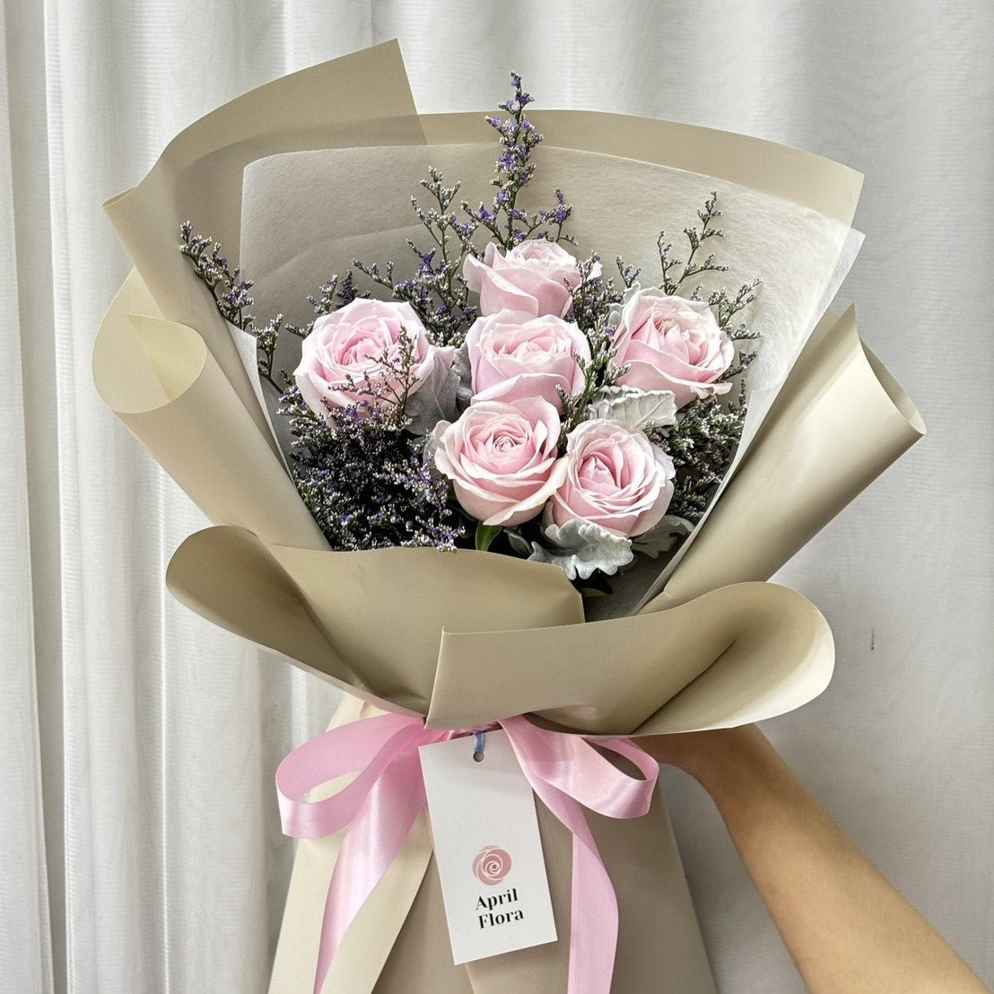 "Gentle Blush" bouquet of 5 pink roses - Phuket