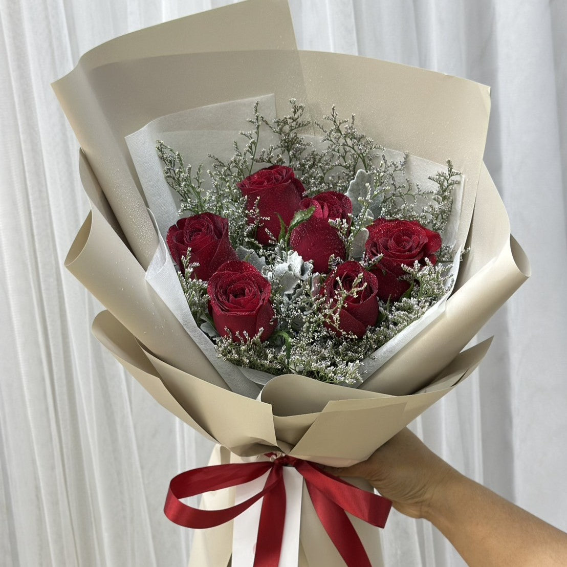 "Honey" bouquet of 5 red roses