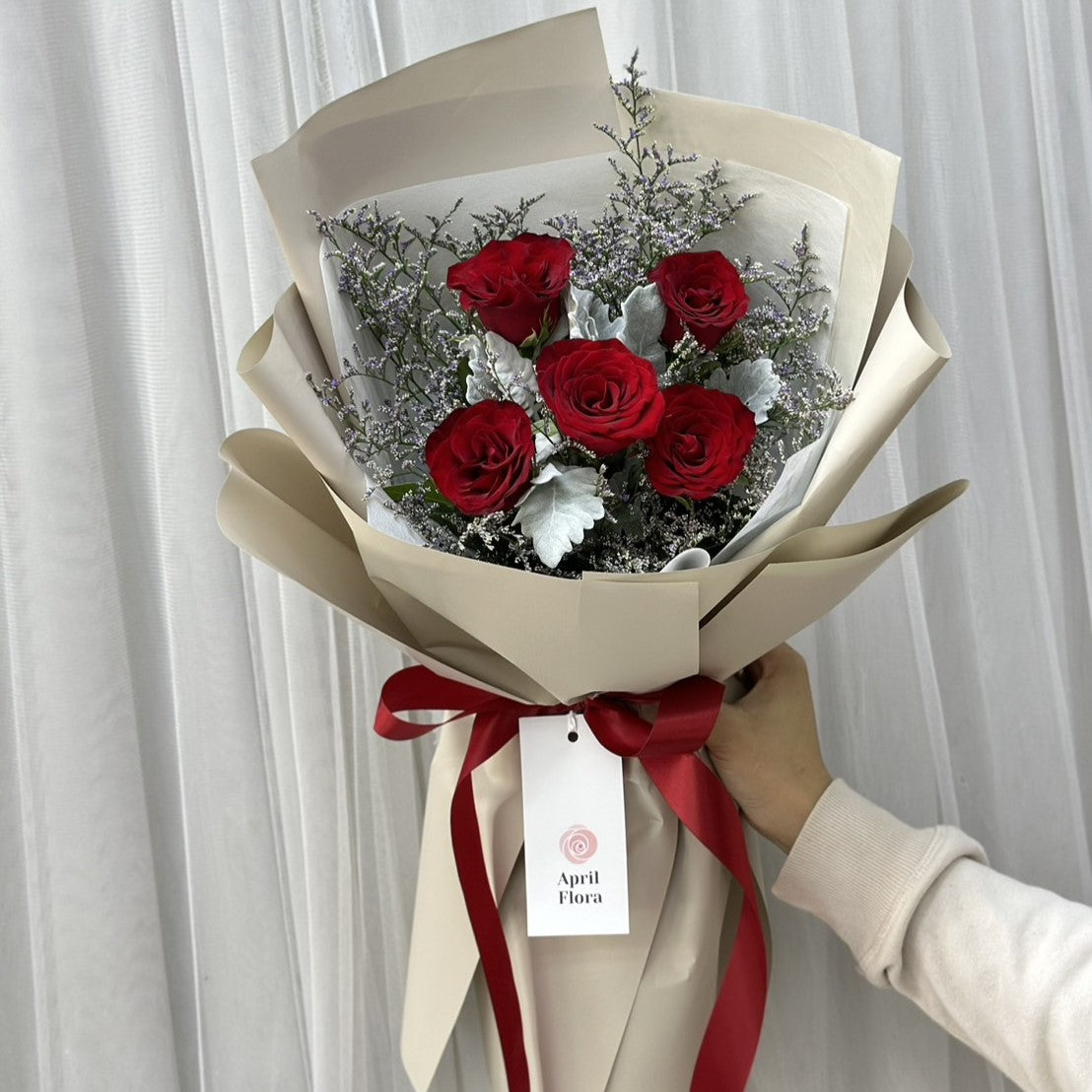 "Honey" bouquet of 5 red roses