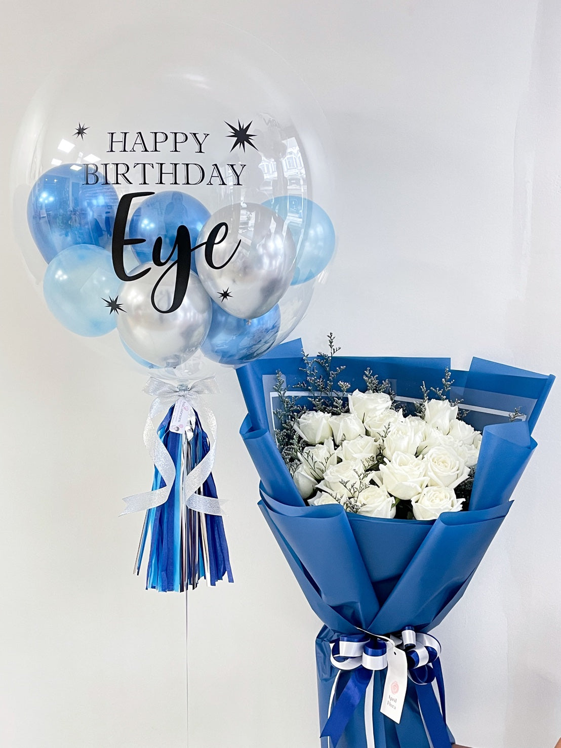 Bouquet Of 20 White Roses With Transparent Balloon