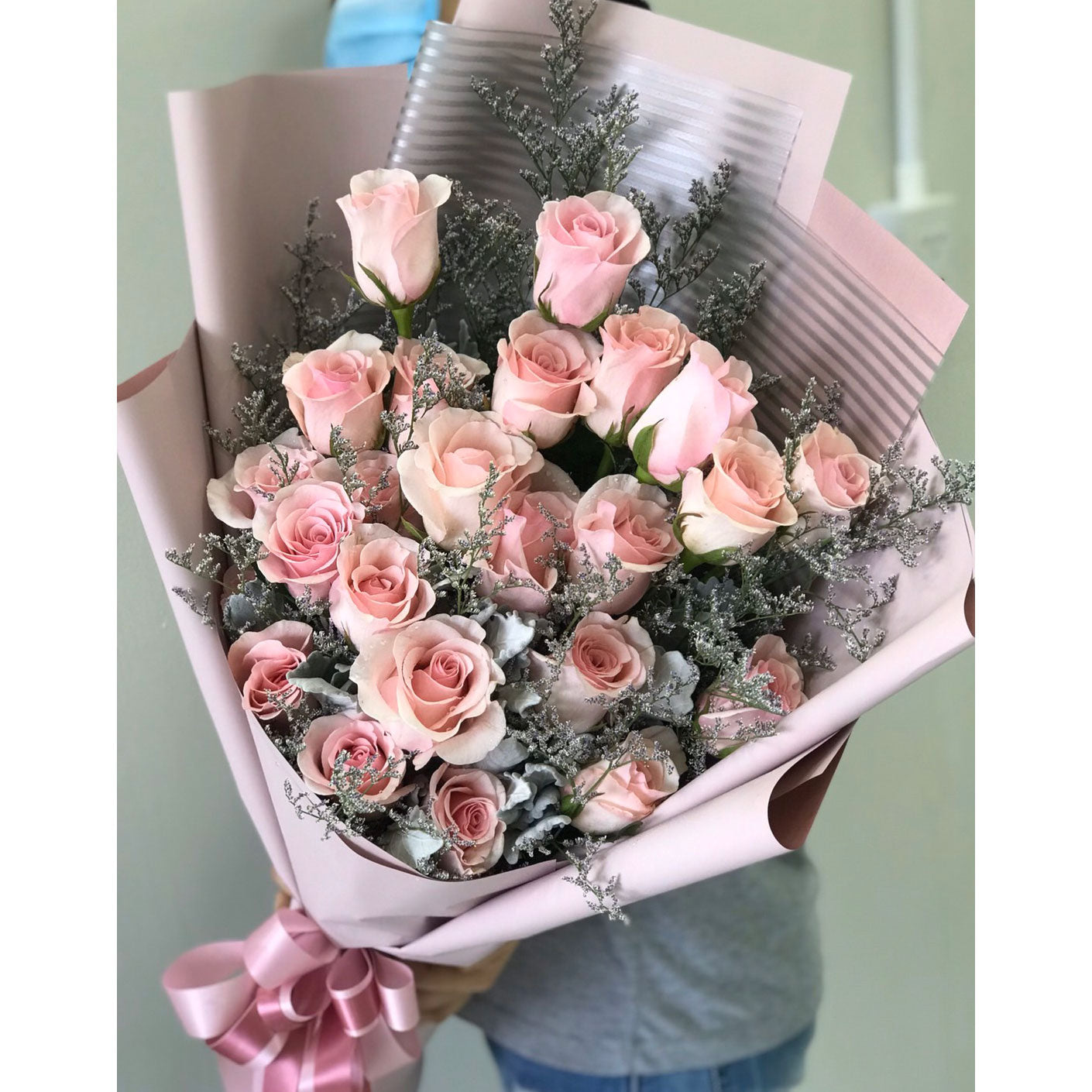 "Adore" Bouquet Of 20 Pink Roses With Caspia